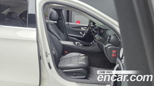 Mercedes-Benz E-Class 2019 — photo 11
