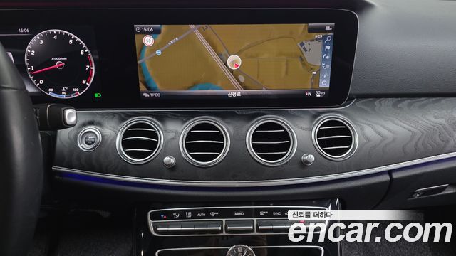 Mercedes-Benz E-Class 2019 — photo 14