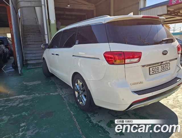 Kia Canival 2017 — photo 3