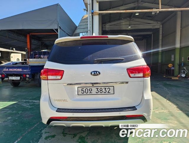 Kia Canival 2017 — photo 4