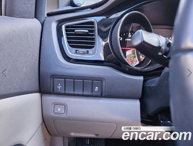 Kia Canival 2017 — photo 10