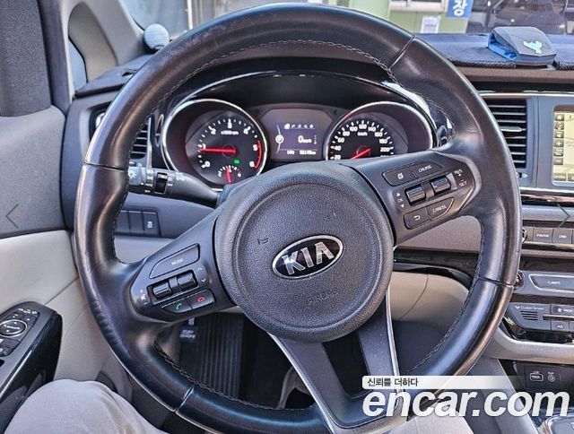 Kia Canival 2017 — photo 12