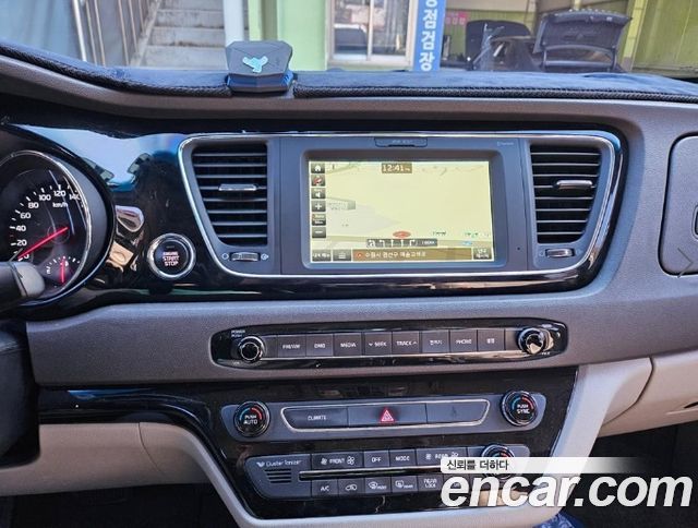 Kia Canival 2017 — photo 13