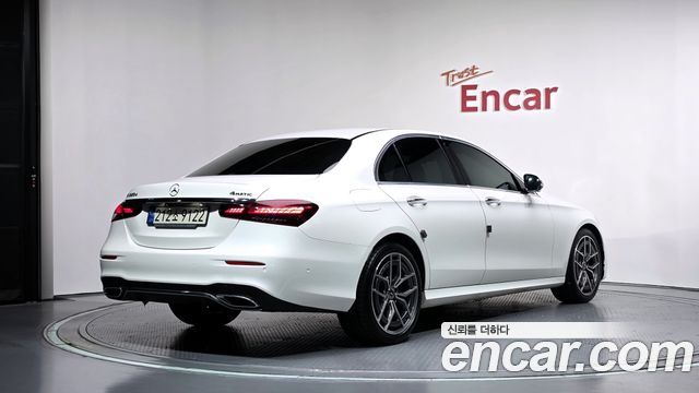 Mercedes-Benz E-Class 2022 — photo 2