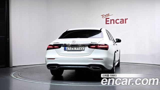 Mercedes-Benz E-Class 2022 — photo 4