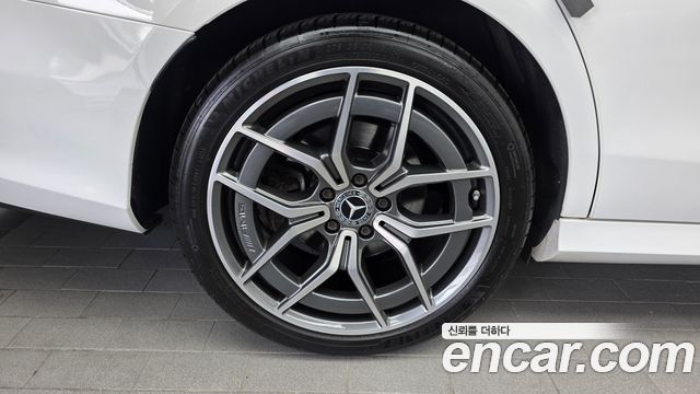Mercedes-Benz E-Class 2022 — photo 5