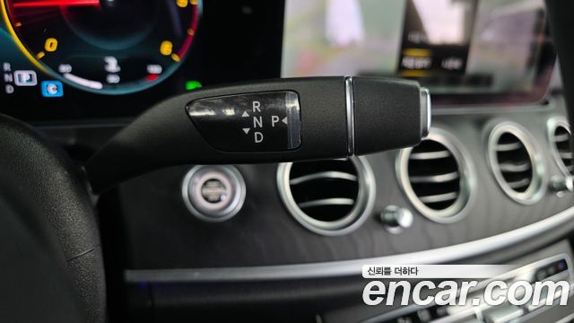 Mercedes-Benz E-Class 2022 — photo 9
