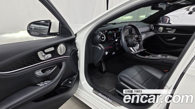 Mercedes-Benz E-Class 2022 — photo 10