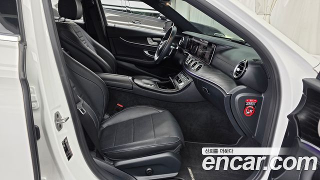Mercedes-Benz E-Class 2022 — photo 11