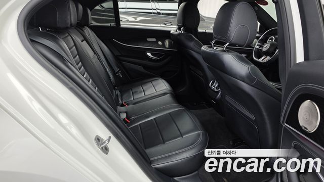 Mercedes-Benz E-Class 2022 — photo 12
