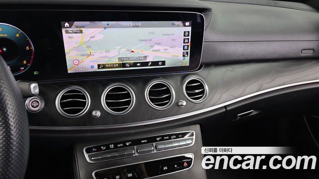 Mercedes-Benz E-Class 2022 — photo 14