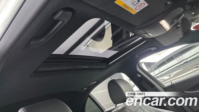 Mercedes-Benz E-Class 2022 — photo 17