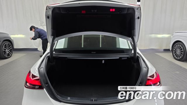 Mercedes-Benz E-Class 2022 — photo 20