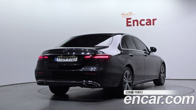Mercedes-Benz E-Class 2022 — photo 2