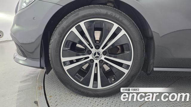 Mercedes-Benz E-Class 2022 — photo 5