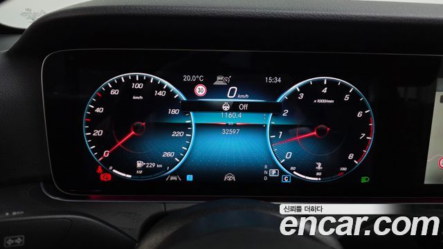 Mercedes-Benz E-Class 2022 — photo 11