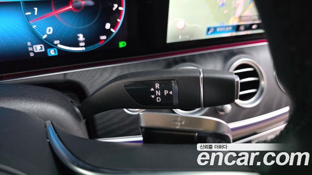 Mercedes-Benz E-Class 2022 — photo 12