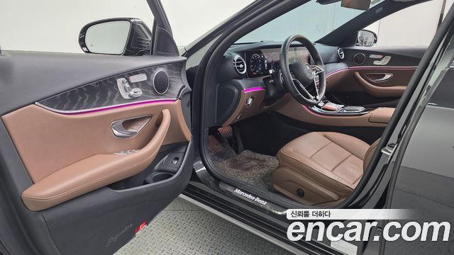 Mercedes-Benz E-Class 2022 — photo 13
