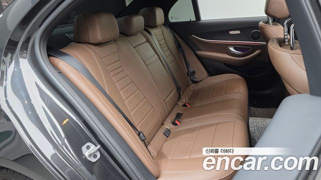 Mercedes-Benz E-Class 2022 — photo 17