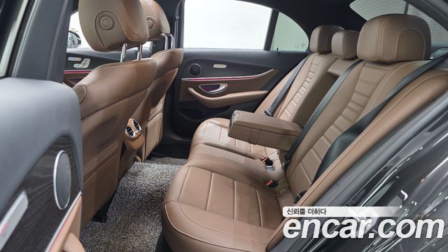 Mercedes-Benz E-Class 2022 — photo 18
