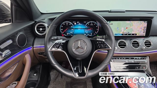 Mercedes-Benz E-Class 2022 — photo 19