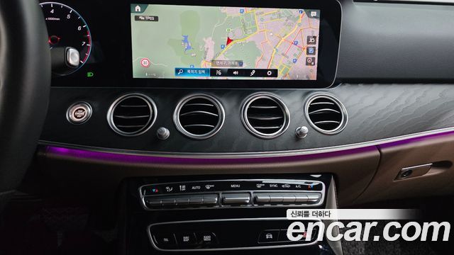 Mercedes-Benz E-Class 2022 — photo 20