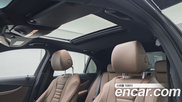 Mercedes-Benz E-Class 2022 — photo 23