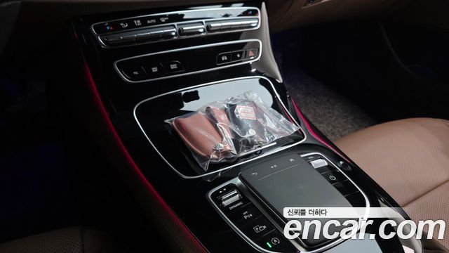 Mercedes-Benz E-Class 2022 — photo 25