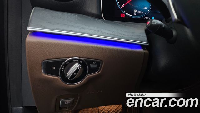 Mercedes-Benz E-Class 2022 — photo 26