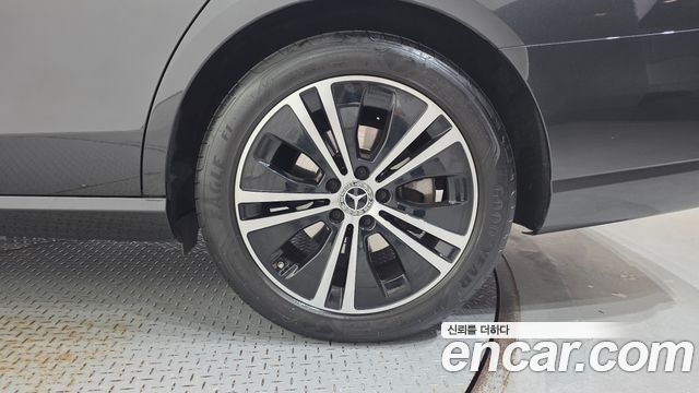 Mercedes-Benz E-Class 2022 — photo 7