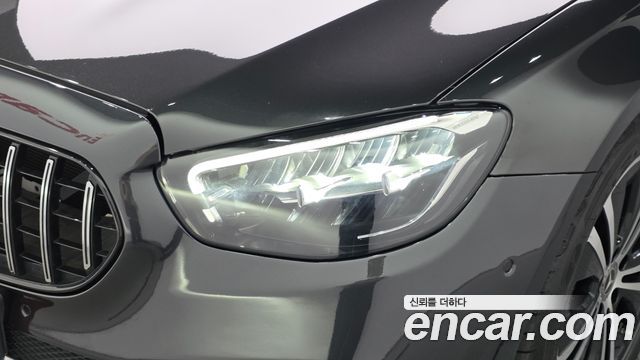 Mercedes-Benz E-Class 2022 — photo 8