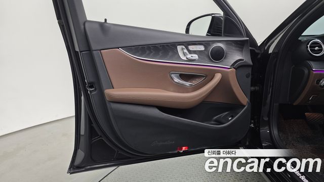 Mercedes-Benz E-Class 2022 — photo 14