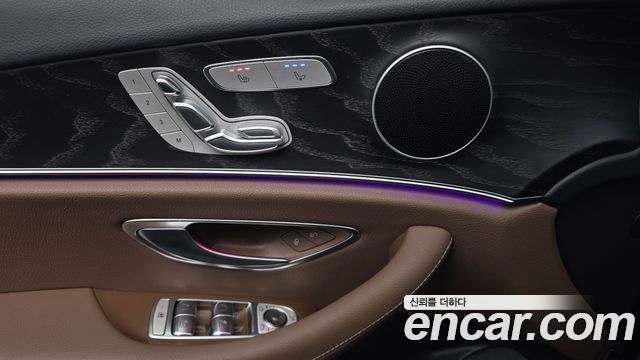 Mercedes-Benz E-Class 2022 — photo 27