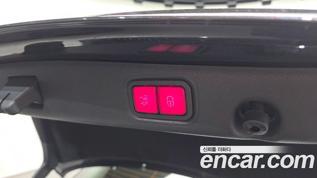 Mercedes-Benz E-Class 2022 — photo 31