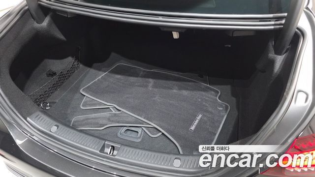 Mercedes-Benz E-Class 2022 — photo 32