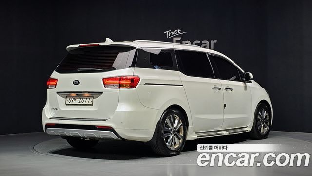 Kia Canival 2015 — photo 2