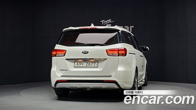 Kia Canival 2015 — photo 4
