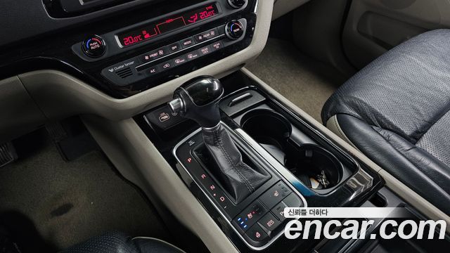 Kia Canival 2015 — photo 9