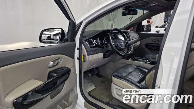 Kia Canival 2015 — photo 10