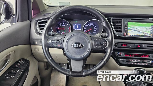Kia Canival 2015 — photo 13