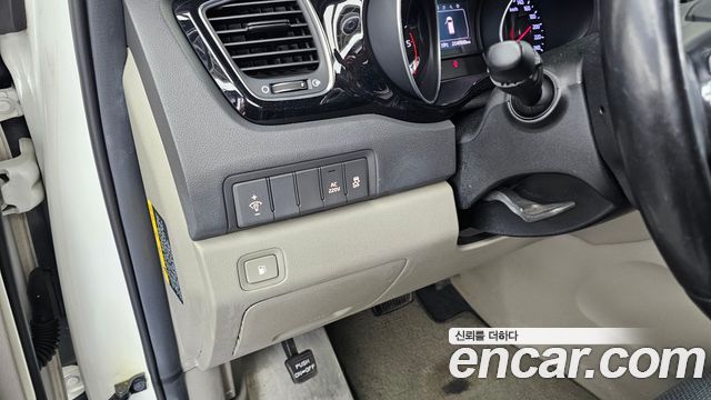 Kia Canival 2015 — photo 16