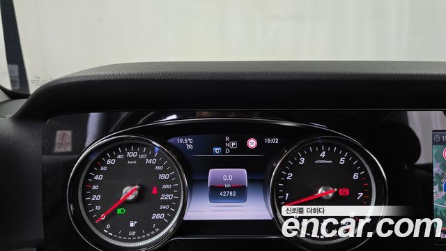 Mercedes-Benz E-Class 2019 — photo 11