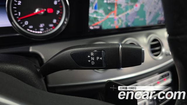 Mercedes-Benz E-Class 2019 — photo 12