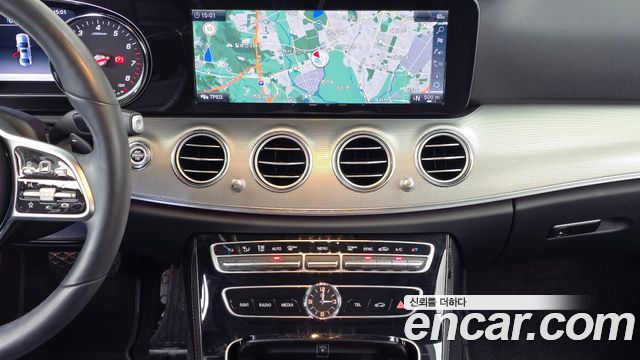 Mercedes-Benz E-Class 2019 — photo 18