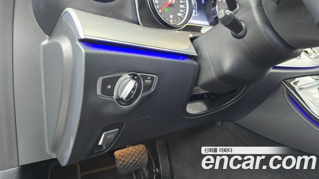 Mercedes-Benz E-Class 2019 — photo 25