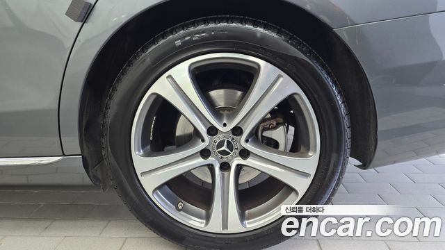 Mercedes-Benz E-Class 2019 — photo 7