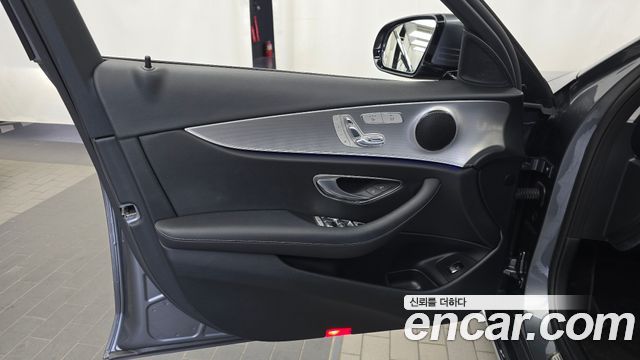 Mercedes-Benz E-Class 2019 — photo 14