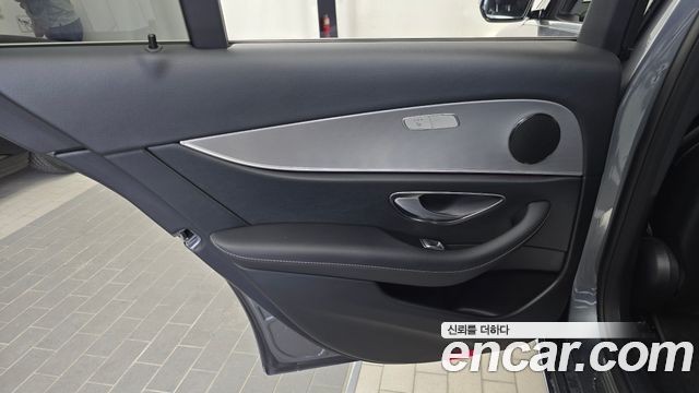 Mercedes-Benz E-Class 2019 — photo 15