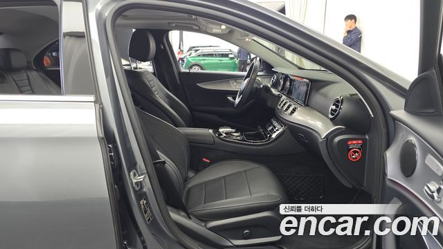 Mercedes-Benz E-Class 2019 — photo 16