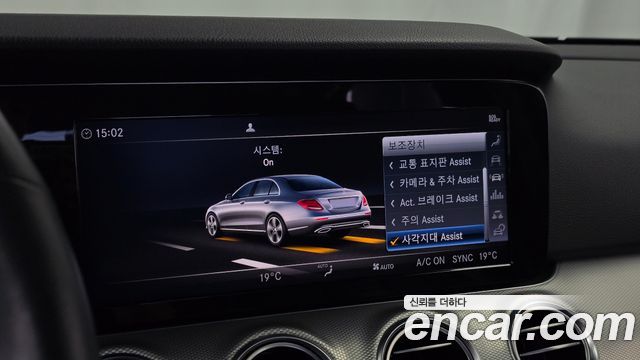 Mercedes-Benz E-Class 2019 — photo 29